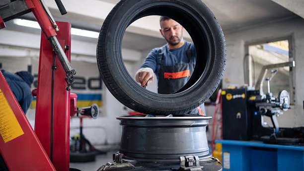 Tire fitting and wheel balancing